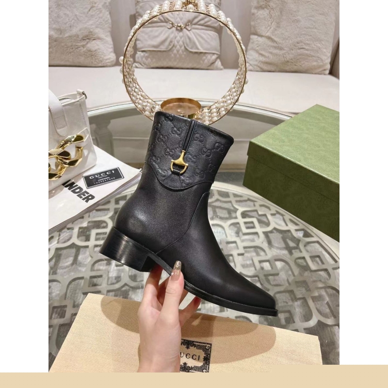 G*u*i boots